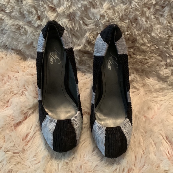 Lady Luxe Heels 👠 BNWOT - Picture 3 of 8